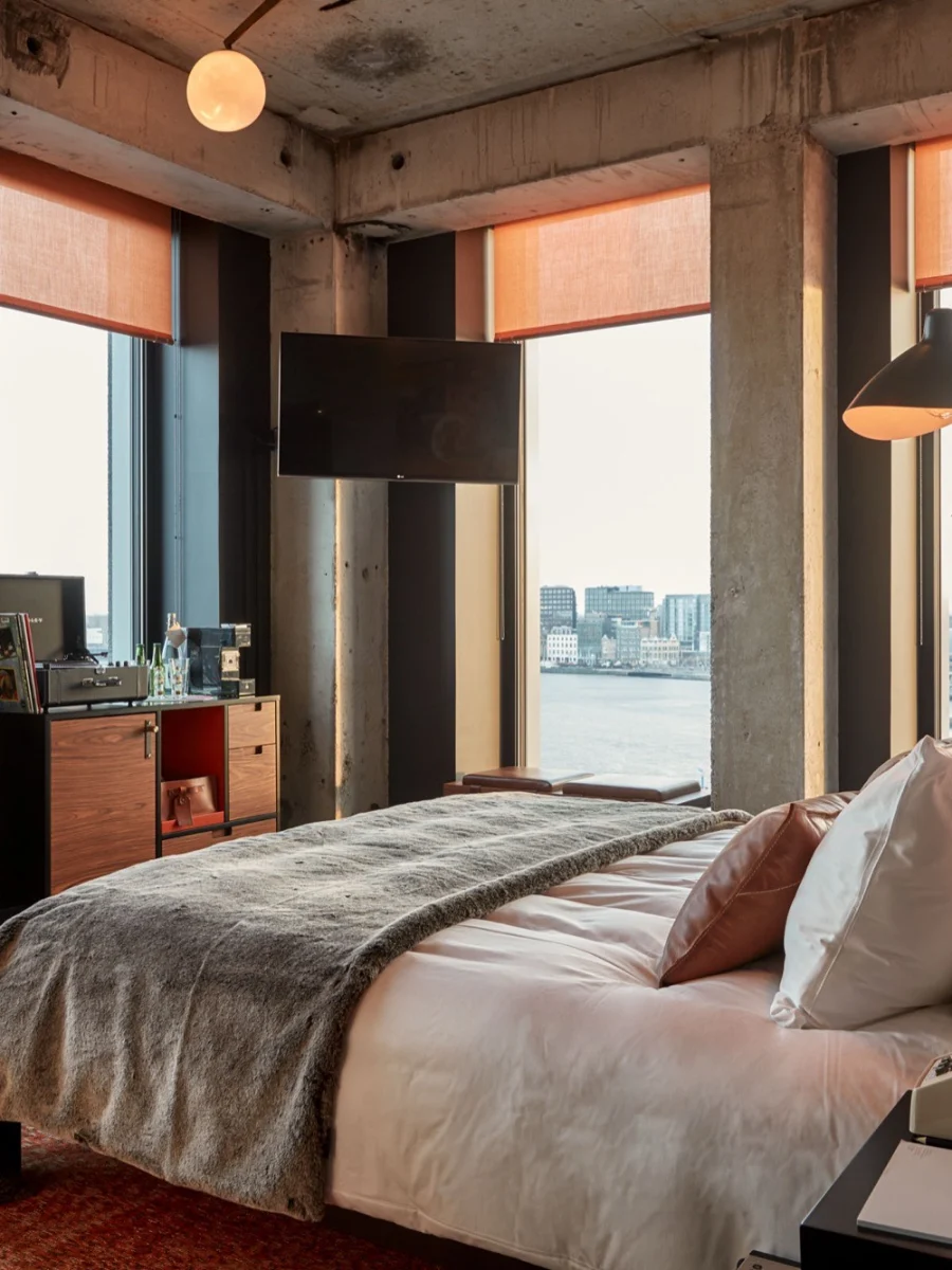 Sir Adam Hotel — 1